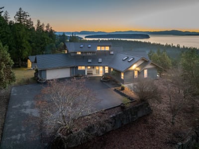 Luxury estate at 10339 Sunshine Coast Highway, Halfmoon Bay, BC — photo 2