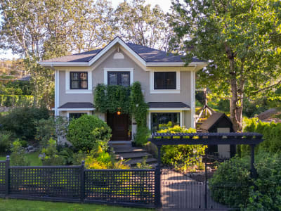 Luxury estate at 1517 Maud Street, Victoria, BC — photo 2