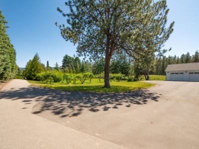 Luxury estate at 4510 Stewart Road East, Kelowna, BC — photo 3