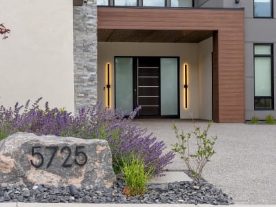 Luxury estate at 5725 Mountainside Drive, Kelowna, BC — photo 2