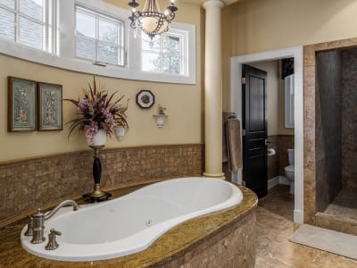 Luxury estate at 983 Westpoint Drive, Kelowna, BC — photo 9