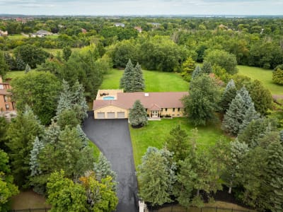 Luxury estate at 22 Rosegarden Drive, Brampton, ON — photo 2