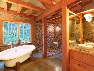 Luxury estate at 2100 Redonda Drive, Quadra Island — photo 12