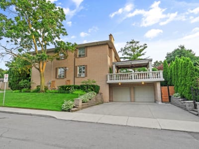 Luxury estate at 14 Delbrook Court, Hamilton, ON — photo 10