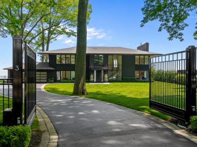 Luxury estate at 3 Ennisclare Drive East, Oakville, ON — photo 2