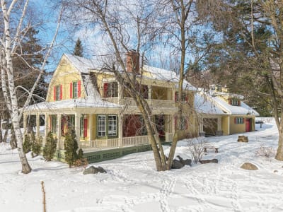 Luxury estate at 1365 Rue Principale, Saint-Paul-d'Abbotsford, QC — photo 1