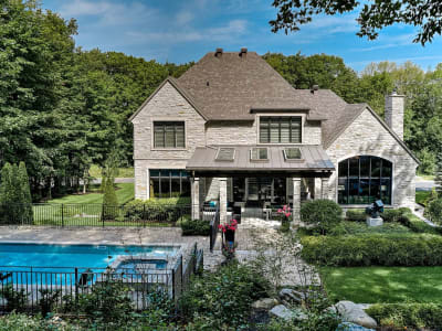 Luxury estate at 528 Rue du Sommet, Mont Saint-Hilaire — photo 1