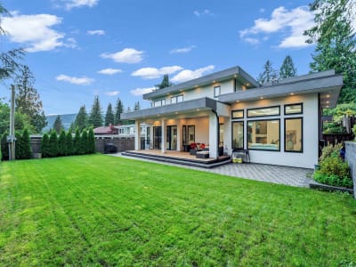 Luxury estate at 929 Canyon Boulevard, North Vancouver, BC — photo 3