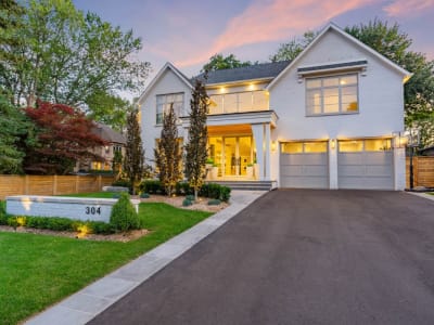 Luxury estate at 304 Pomona Avenue, Burlington, ON — photo 2