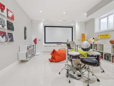 Luxury estate at 2026 32 Street Southwest, Calgary, AB — photo 15