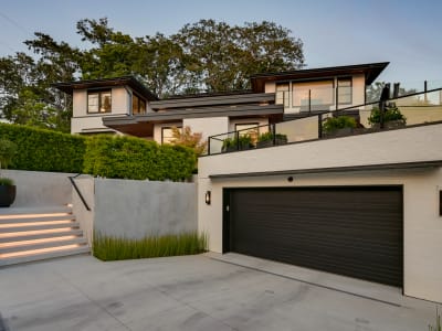Luxury estate at 717 Robleda Crescent, Victoria, BC — photo 4