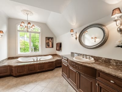 Luxury estate at 533 Rue des Falaises, Mont-Saint-Hilaire, QC — photo 17