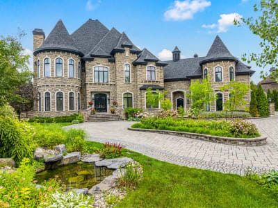 Luxury estate at 740 Rue des Châtaigniers, Boucherville, QC — photo 2