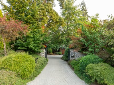 Luxury estate at 18638 54A Avenue, Surrey, BC — photo 4