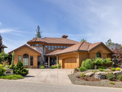 Luxury estate at 983 Westpoint Drive, Kelowna, BC — photo 2
