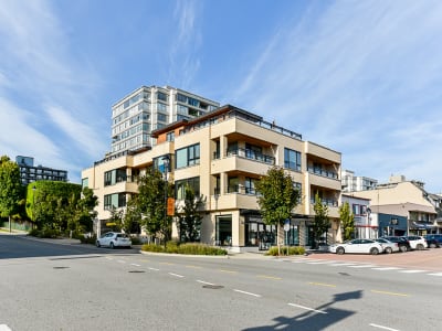 Luxury estate at 203-522 15 Street, West Vancouver — photo 1
