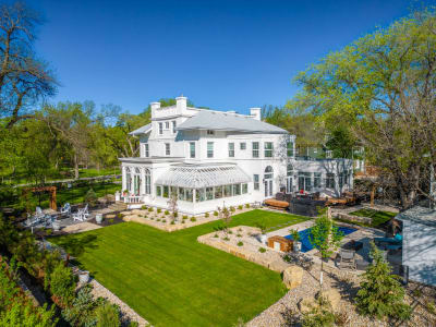 Luxury estate at 12 Ruskin Row, Winnipeg, MB — photo 2