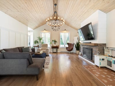 Luxury estate at 303 Rue Bergeron Est, Granby, QC — photo 2