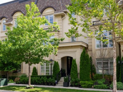Luxury estate at 253 Hanover Street, Oakville, ON — photo 1