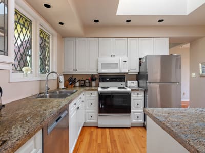 Luxury estate at 1019 Terrace Avenue, Victoria, BC — photo 8