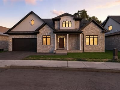Luxury estate at 242 Mount Pleasant Street, Brantford, ON — photo 1
