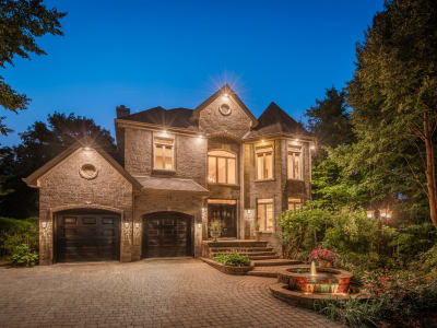Luxury estate at 53 Av. du Bel-Horizon, Sainte-Julie, QC — photo 2