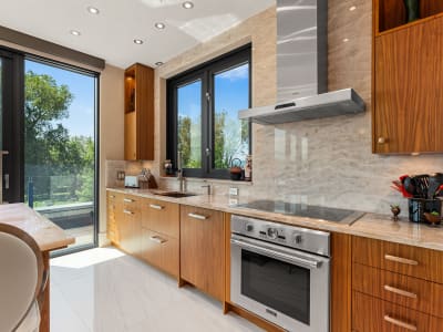 Luxury estate at 2245 Abbott Street, Kelowna, BC — photo 6