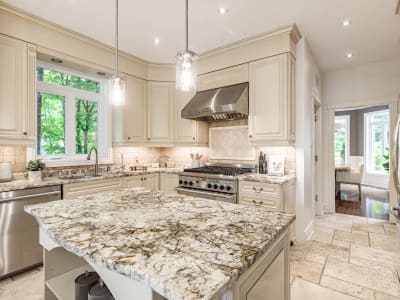 Luxury estate at 53 Av. du Bel-Horizon, Sainte-Julie, QC — photo 9