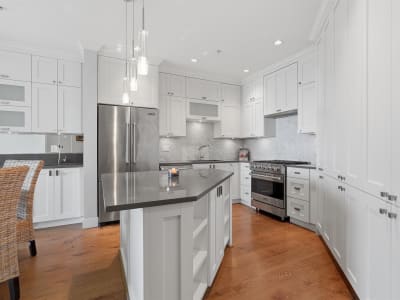 Luxury estate at PH512 - 14855 Thrift Avenue, White Rock, BC — photo 12