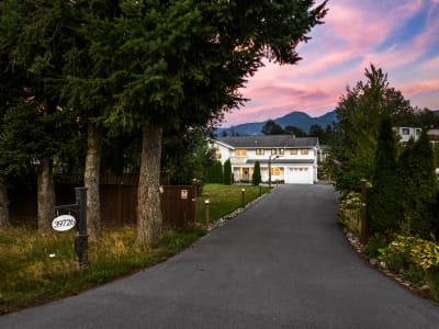 Luxury estate at 39726 Government Road, Squamish, BC — photo 13