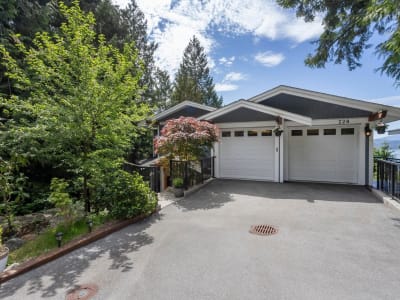 Luxury estate at 220 Panorama Road, Lions Bay, BC — photo 3