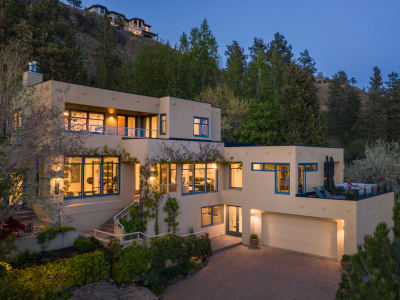 Luxury estate at 837 Mount Royal Drive, Kelowna, BC — photo 2