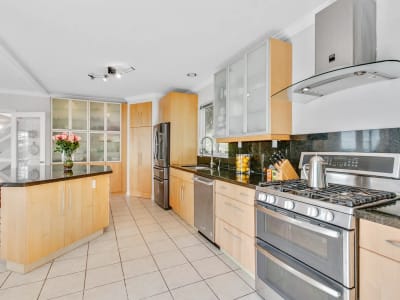 Luxury estate at 530 Craigmohr Drive, West Vancouver, BC — photo 9