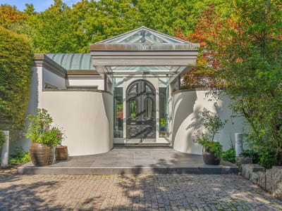 Luxury estate at 18 Timberglade Court, North York, ON — photo 1