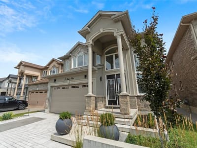 Luxury estate at 8 Pavel Place, Hamilton, ON — photo 3