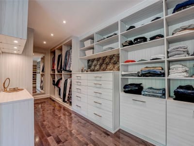 Luxury estate at 53 Royalavon Crescent, Toronto — photo 11