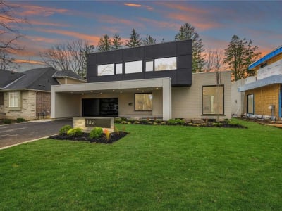 Luxury estate at 142 Blair Lane, Hamilton — photo 1
