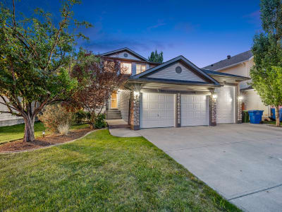Luxury estate at 192 West Lakeview Place, Chestermere, AB — photo 1
