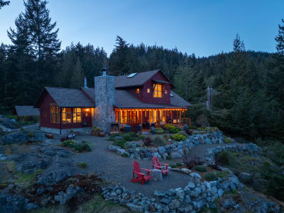 Luxury estate at 1004 Cowan Point Drive, Bowen Island, BC — photo 9