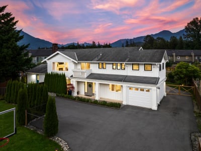 Luxury estate at 39726 Government Road, Squamish, BC — photo 12
