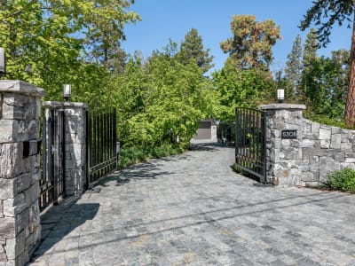 Luxury estate at 5308 Lakeshore Road, Kelowna, BC — photo 3