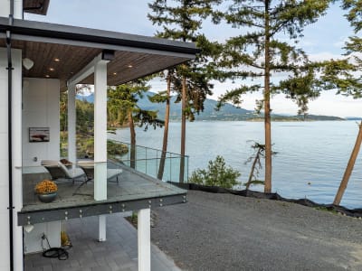 Luxury estate at 239 Shore Lane, Bowen Island, BC — photo 2