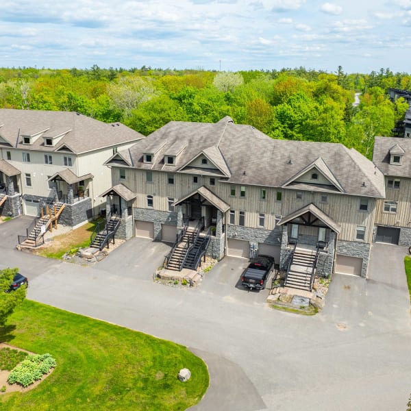 4-bedroom luxury home in 61 Rockmount Crescent, Gravenhurst, ON