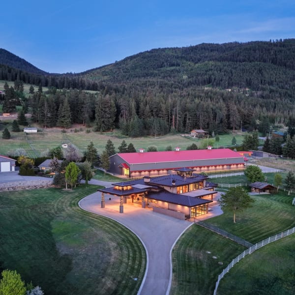 3-bedroom luxury home in 6487 Dixon Dam Road, North Okanagan, BC