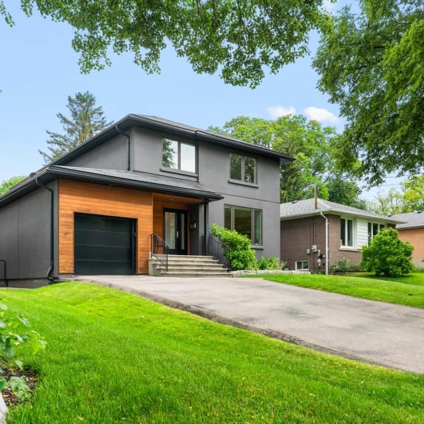 4-bedroom luxury home in 8 Firwood Crescent, Toronto, ON