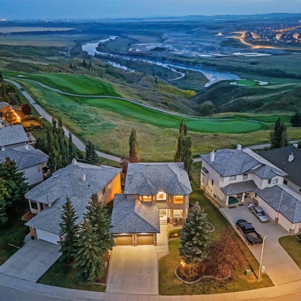 6-bedroom luxury home in 158 Gleneagles View, Cochrane, AB