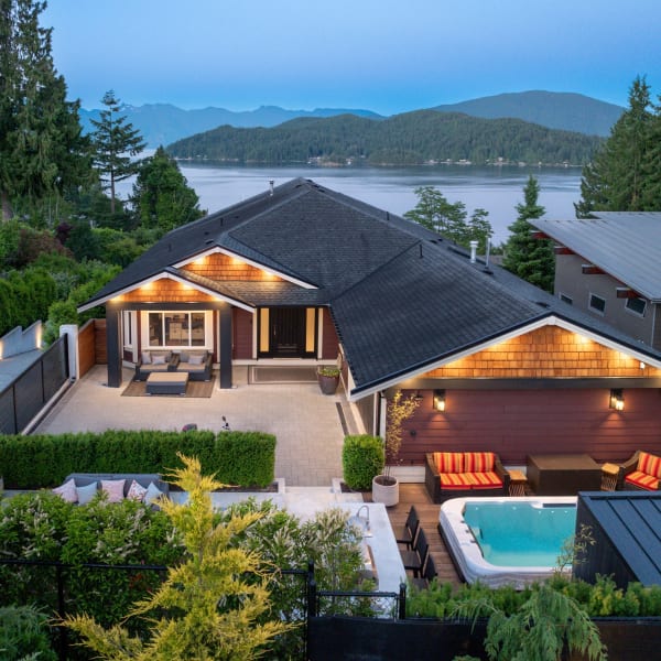 4-bedroom luxury home in 586 - 588 North Fletcher Road, Gibsons, BC