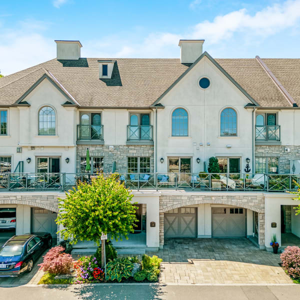 3-bedroom luxury home in 19 Lake Street unit 18, Grimsby, ON