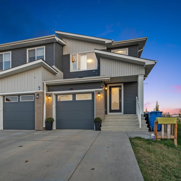 3-bedroom luxury home in 158 Carringvue Park Northwest, Calgary, AB
