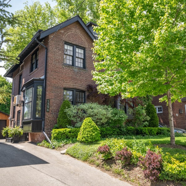 4-bedroom luxury home in 1396 Mount Pleasant Road, Toronto, ON